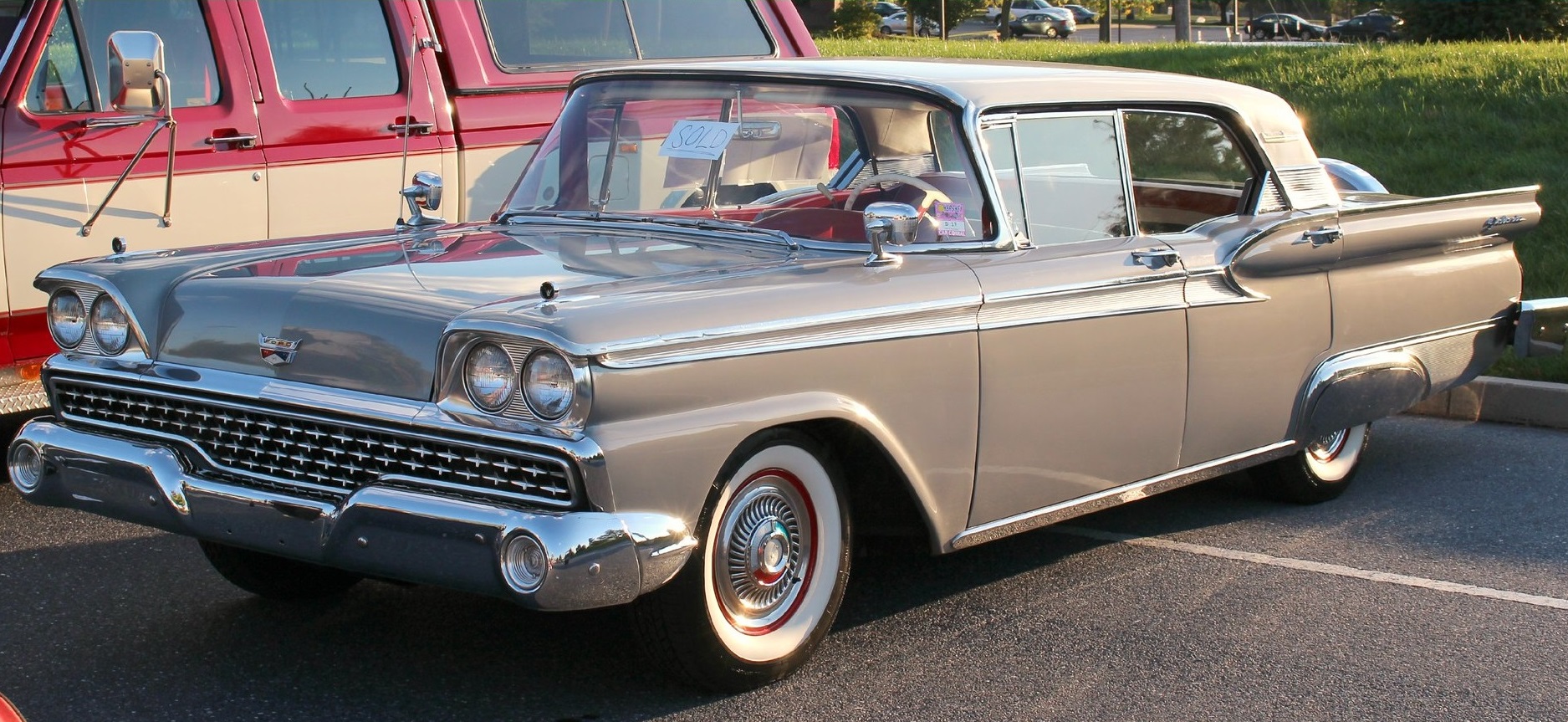 1959 Ford Galaxy Crown Victoria.jpg