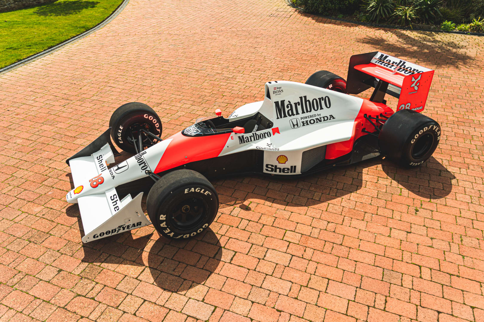 1990-mclaren-mp4-5b-3-7-resize.jpg