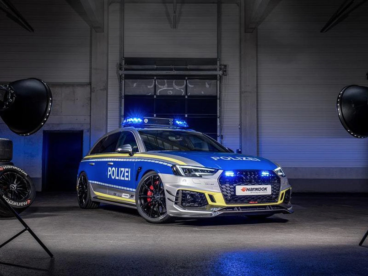 Audi_RS4_Avant_police_special.jpg