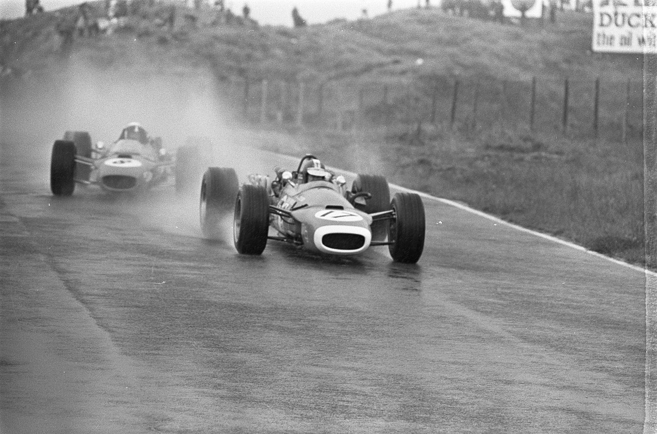 Beltoise liderando a Stewart, 1968.jpg