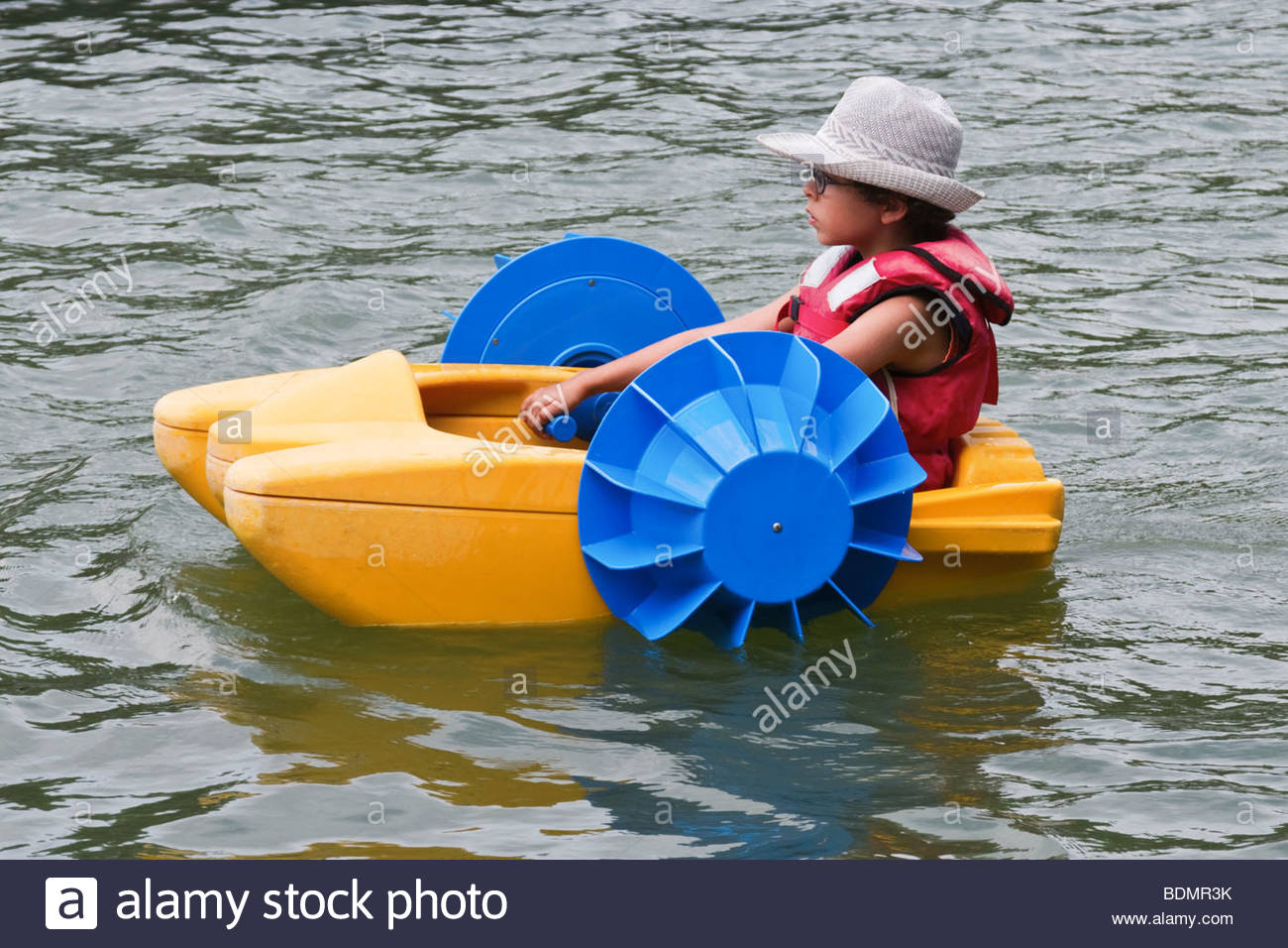 child-rowing-a-paddle-boat-view-from-the-side-close-up-BDMR3K.jpg