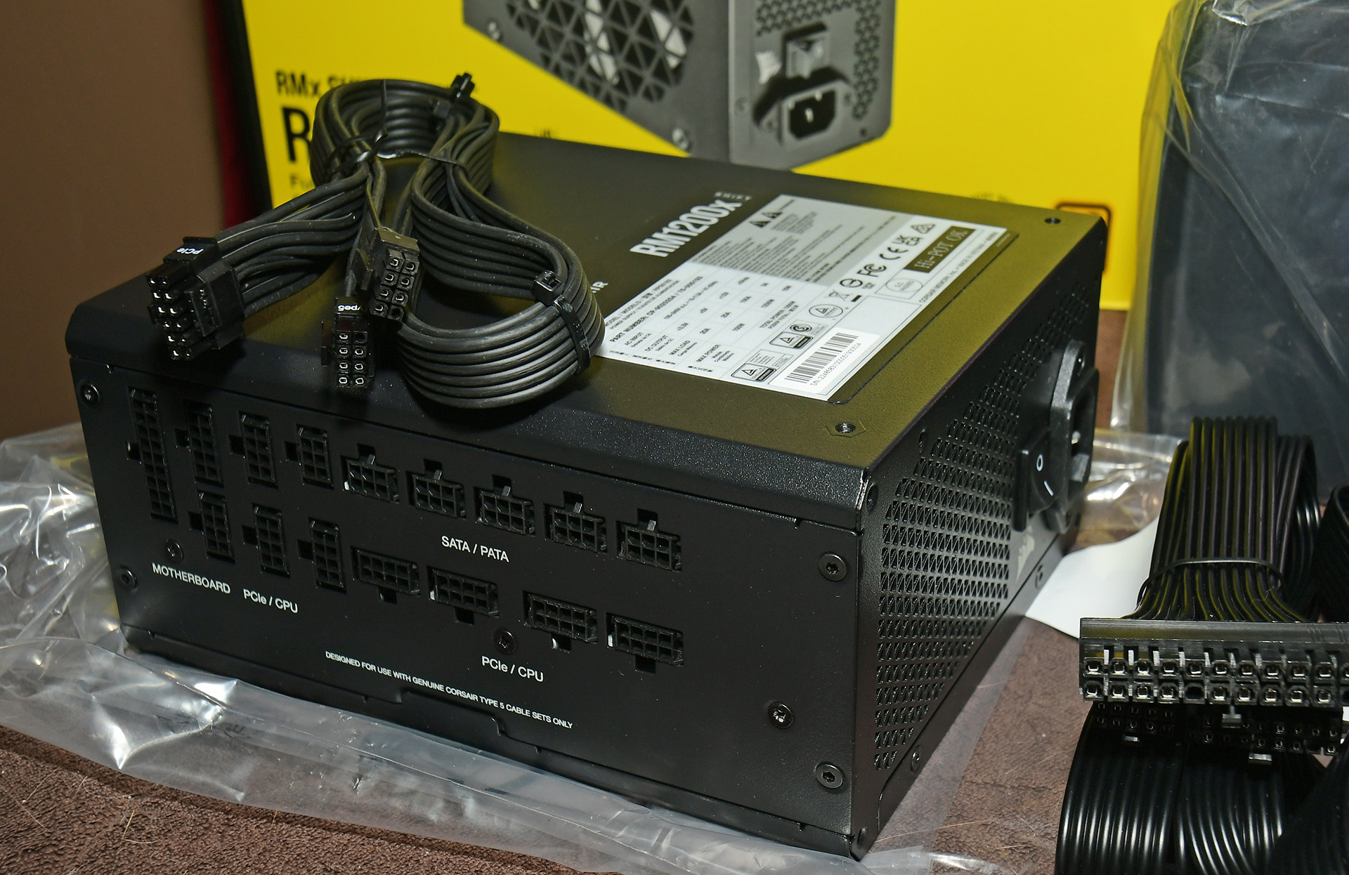 CorsairRM1200x_9171.jpg