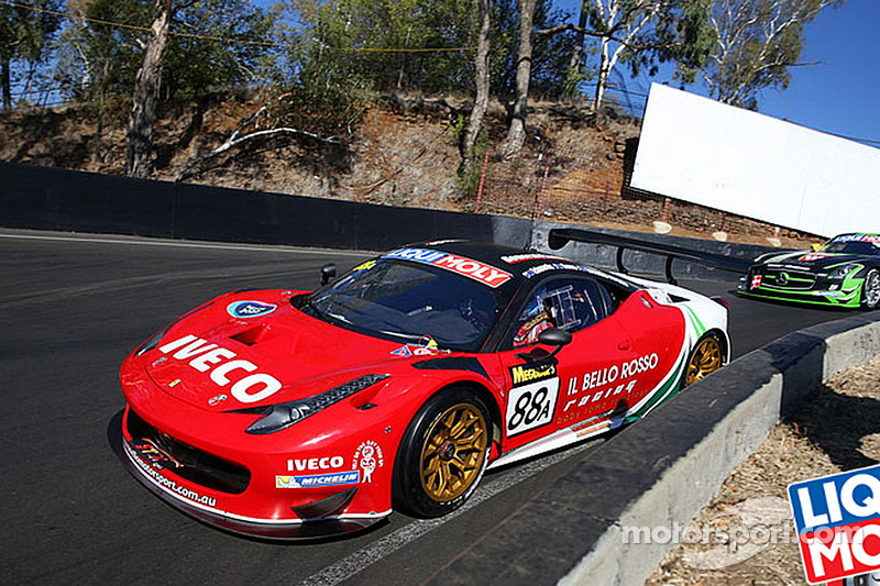 endurance-bathurst-12-hours-2014-88-maranello-motorsport-ferrari-f458-italia-gt3-peter-edw.jpg