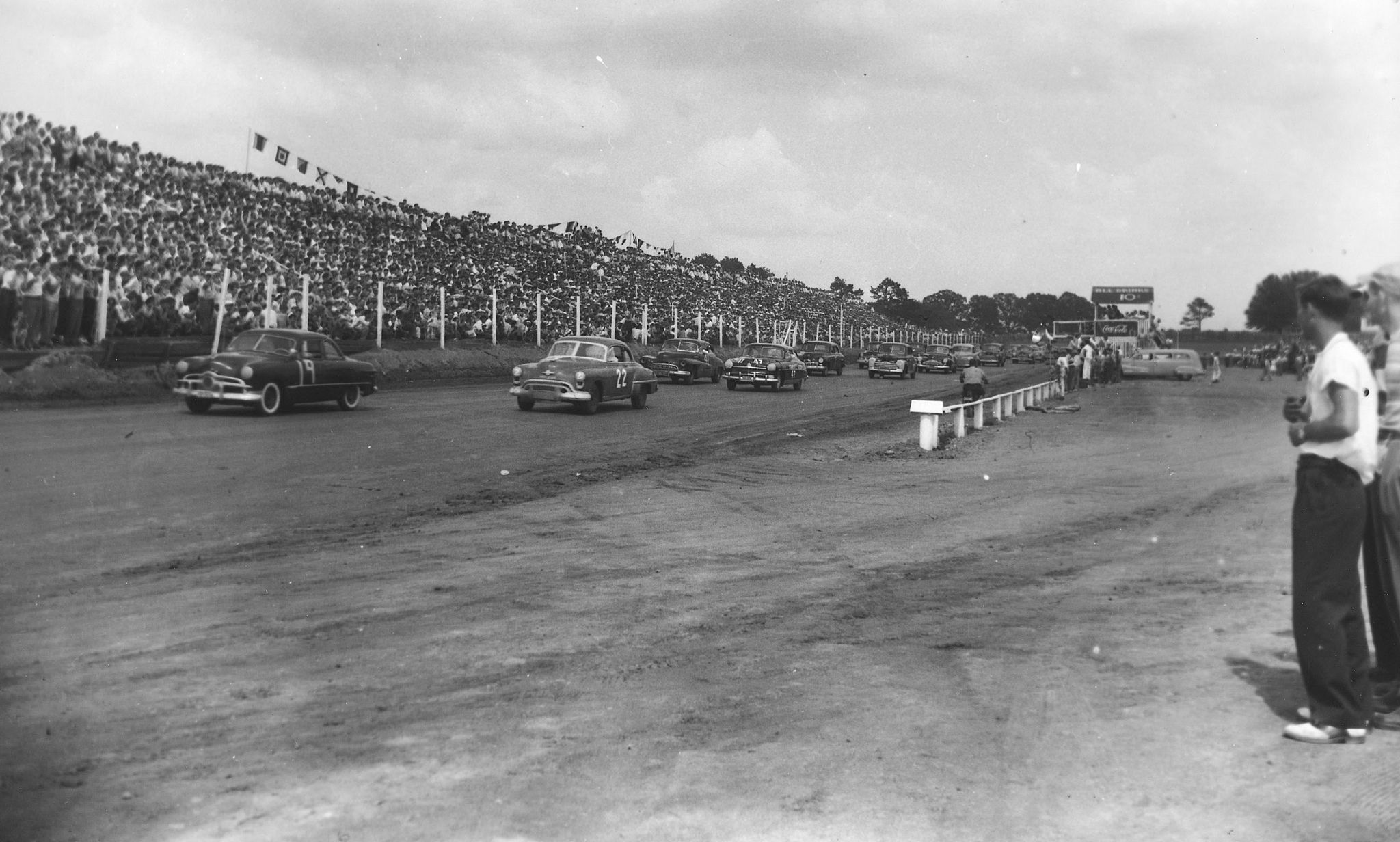 first-ever-nascar-strictly-stock-race-June_1949.jpg