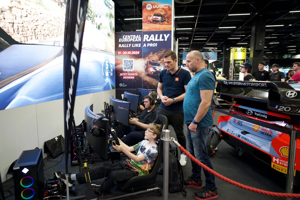 gamescom-2024-ADAC-WRC-Fanatec-CSL-Cockpit.jpeg