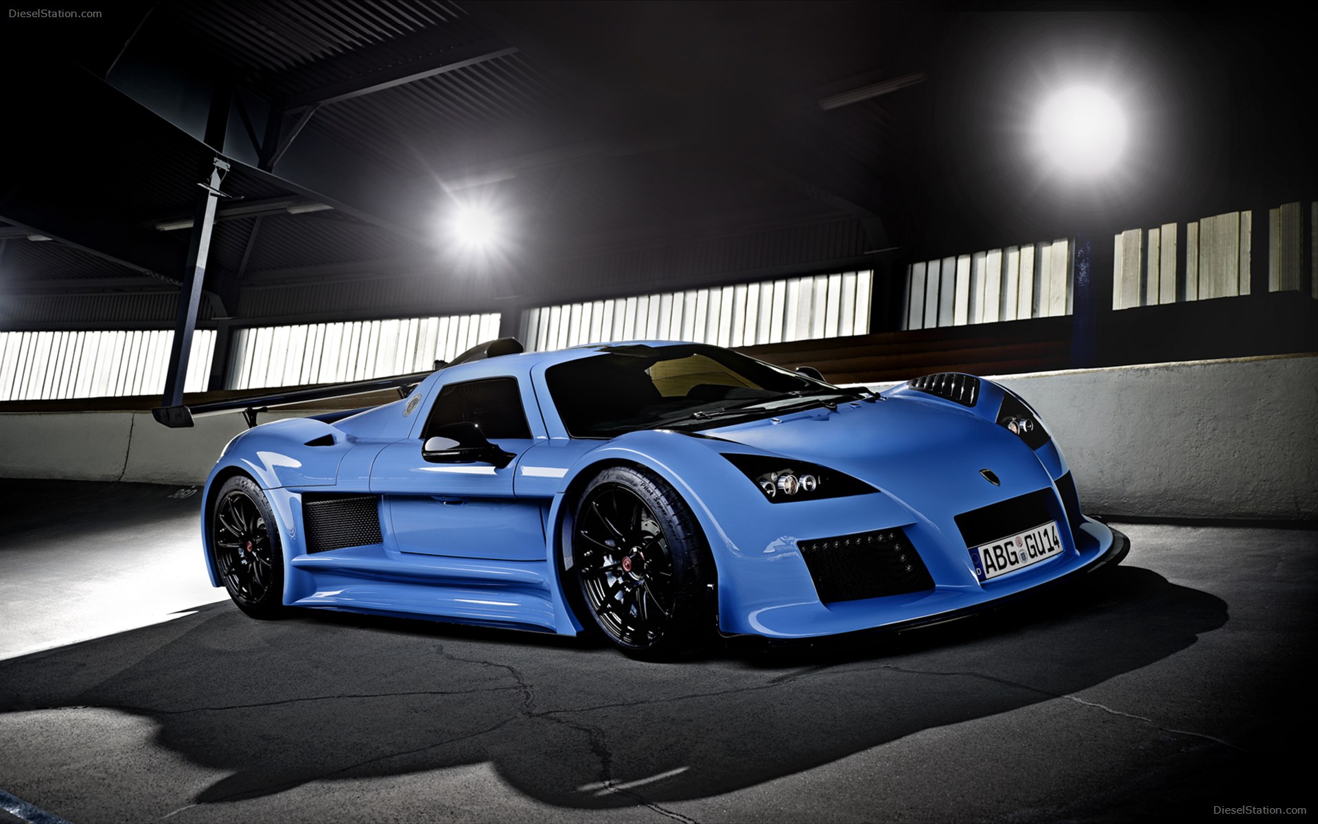 Gumpert-apollo-s-2011.jpg