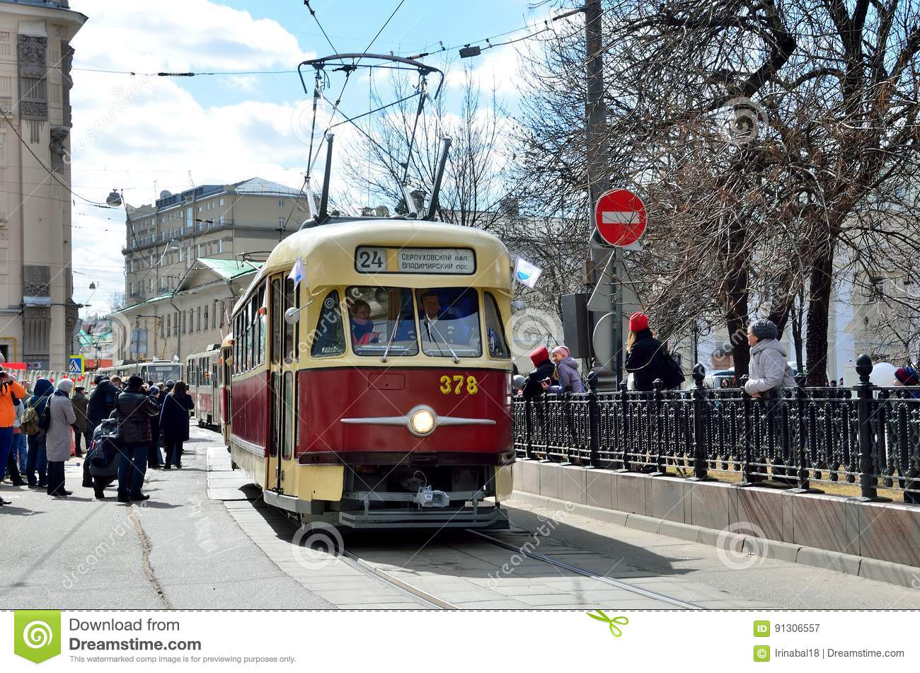 moscow-russia-april-tram-tatra-t-no-route-chistoprudny-boulevard-moscow-91306557.jpg
