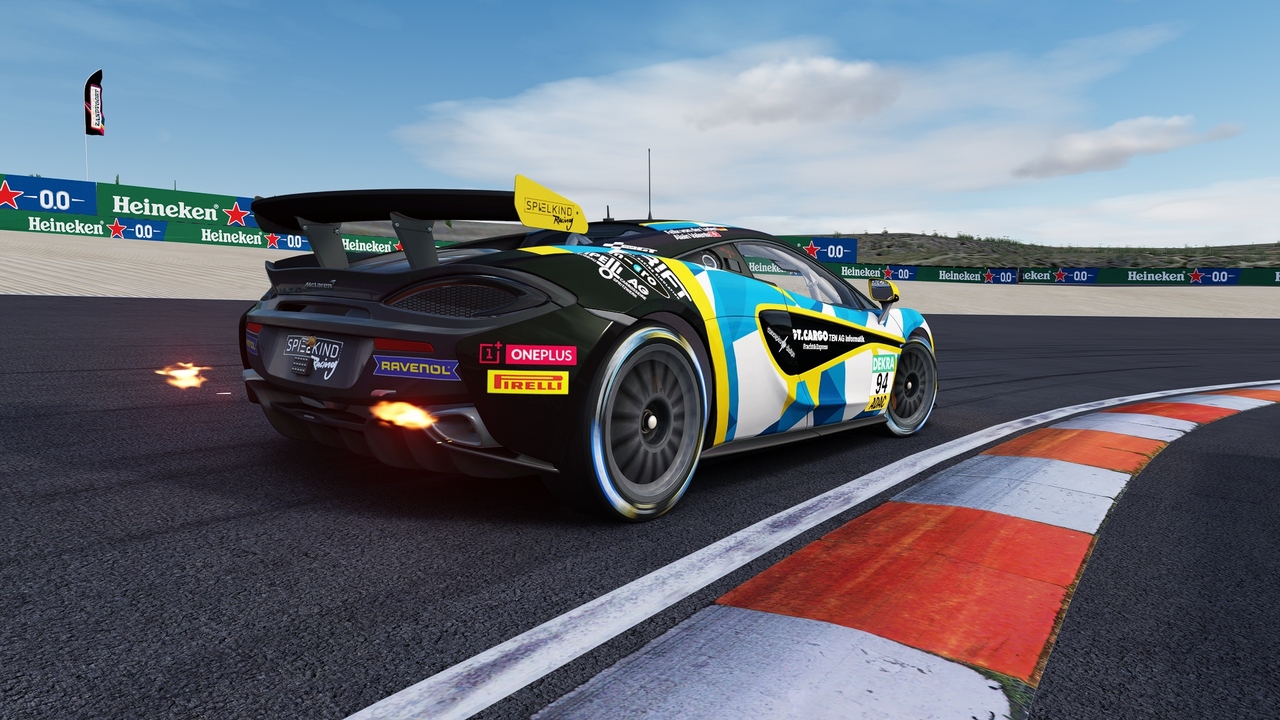 Screenshot_gt4_mclaren_570s_14_netherlands_gp21_11-11-124-15-30-39.jpg