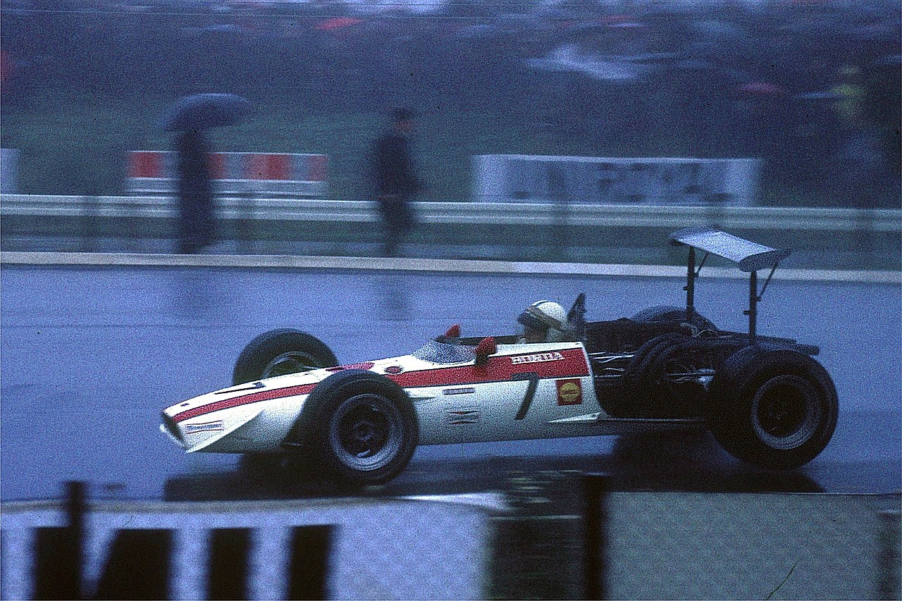 Surtees 1968.jpg