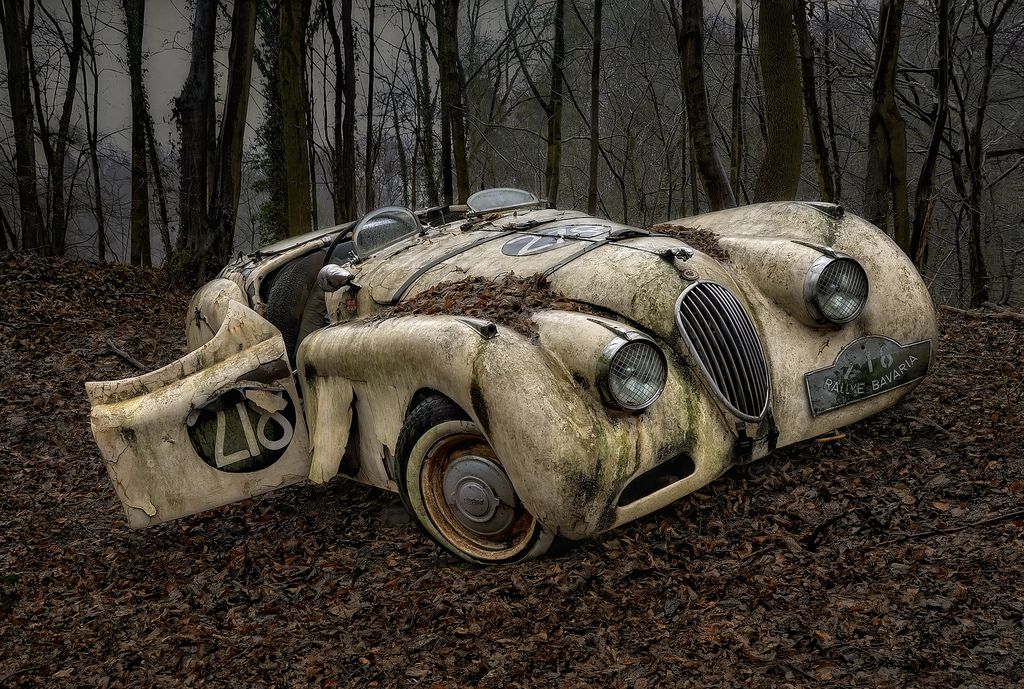 vintage-car-abandoned.jpg
