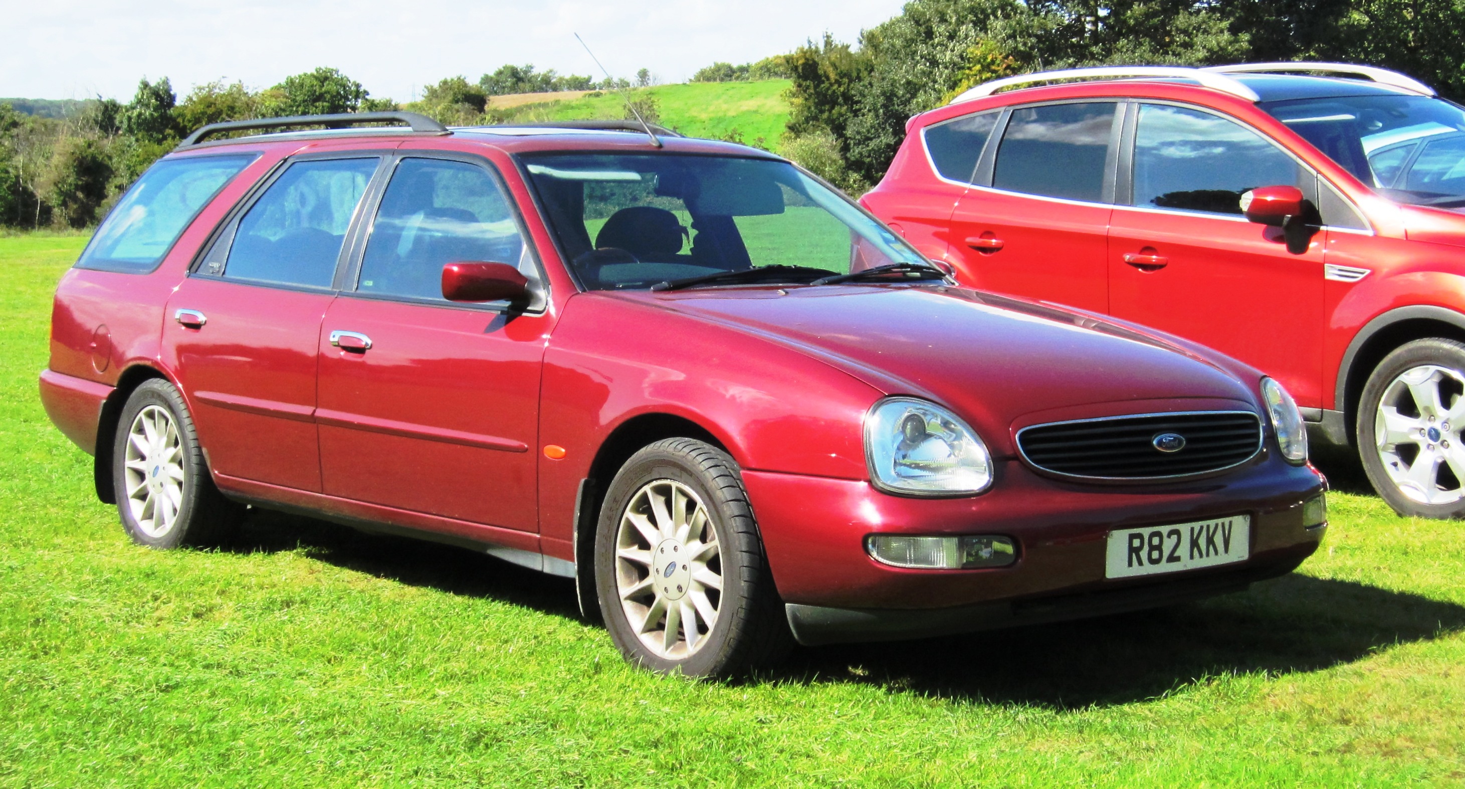 Ford_Scorpio_estate_September_1997_2935cc.jpg