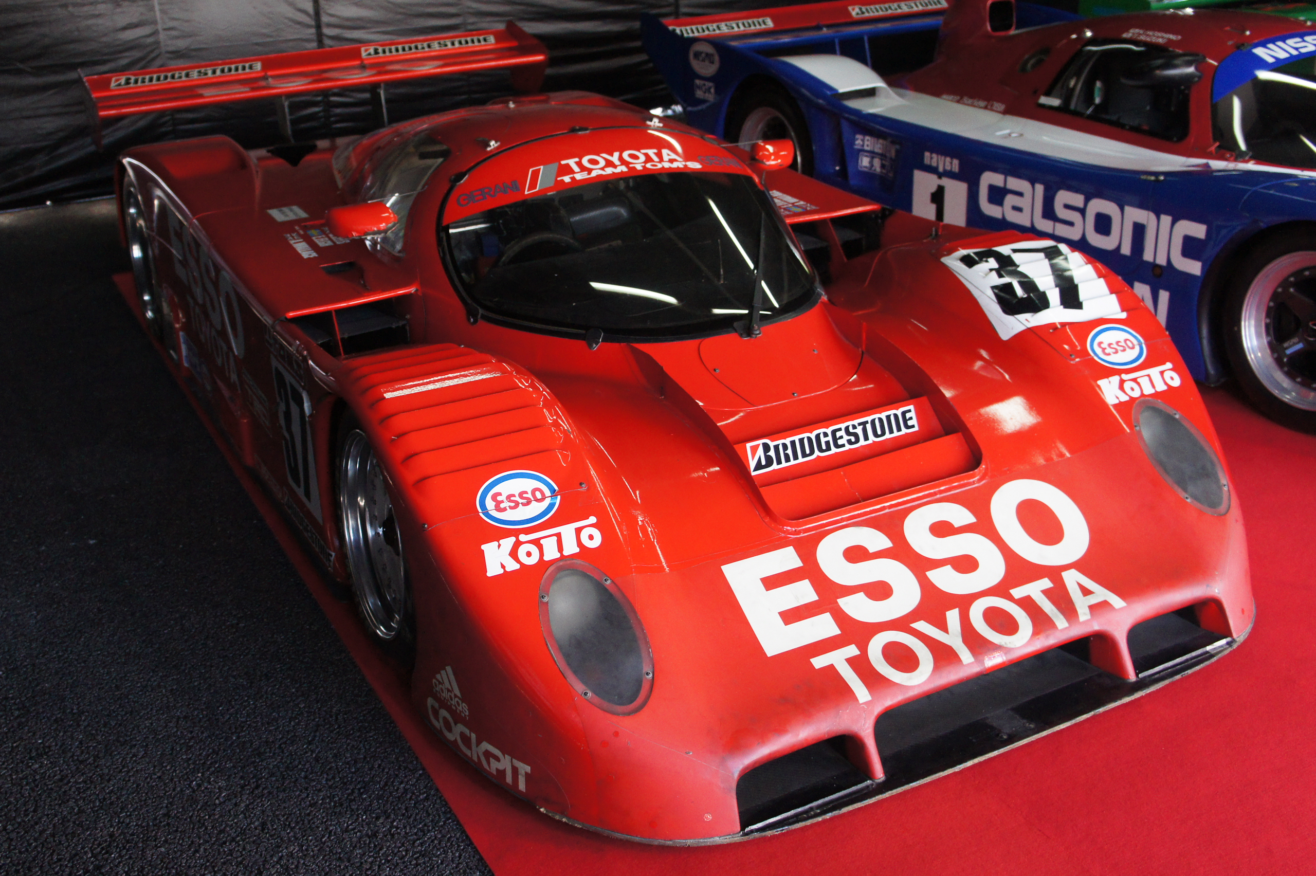 Toyota_91C-V_(Esso)_front-right_2012_WEC_Fuji.jpg