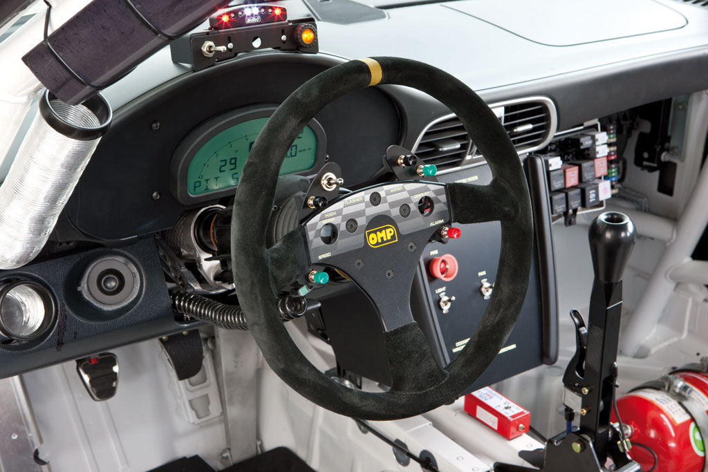 Porsche%20911%20GT3%20Cup%202010%20-%20Cockpit.jpg