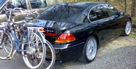 BMW%20760i%20fietsrekje-armoede.jpg