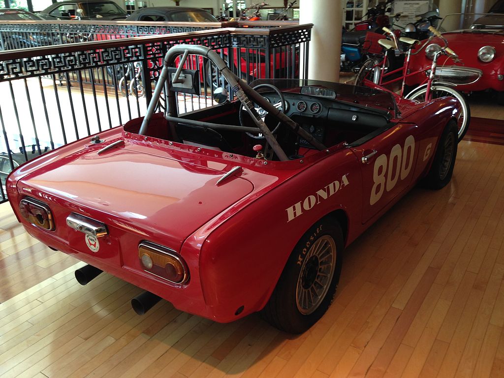 1024px-Honda_S800_Race_Car_%2814577923761%29.jpg