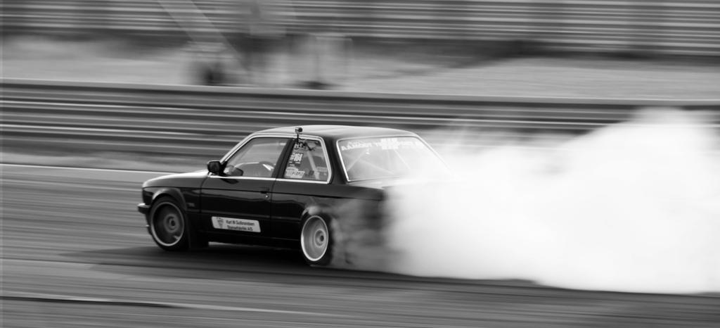 smoking_tyres_by_haubakk-d7r9svb.jpg