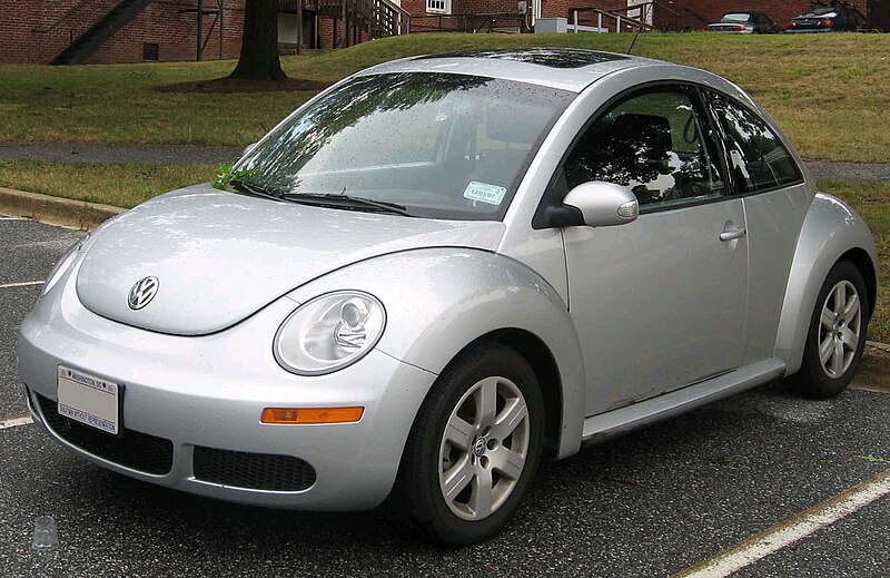 800px-2006-2007_Volkswagen_New_Beetle.jpg