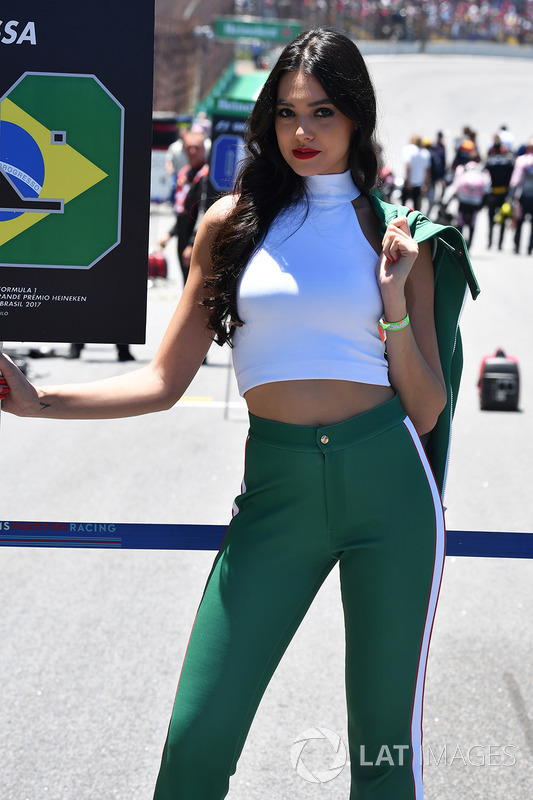 f1-brazilian-gp-2017-grid-girl.jpg