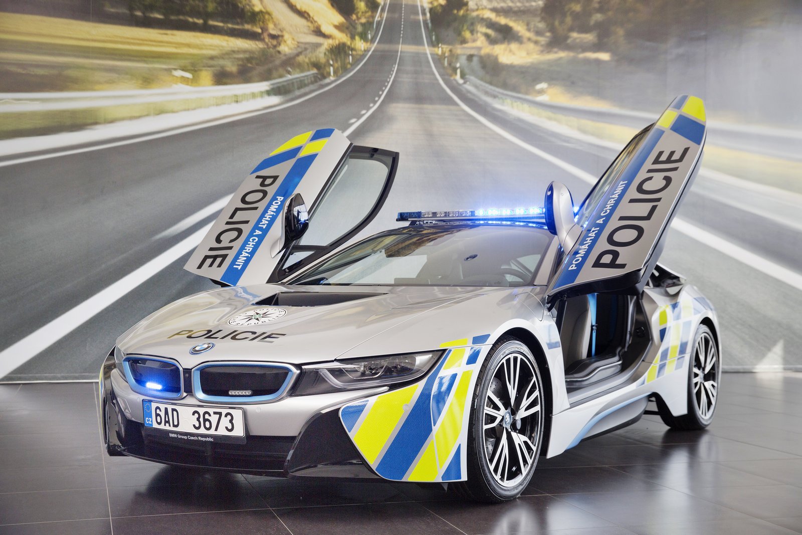 BMW-i8-Police-Car-10.jpg