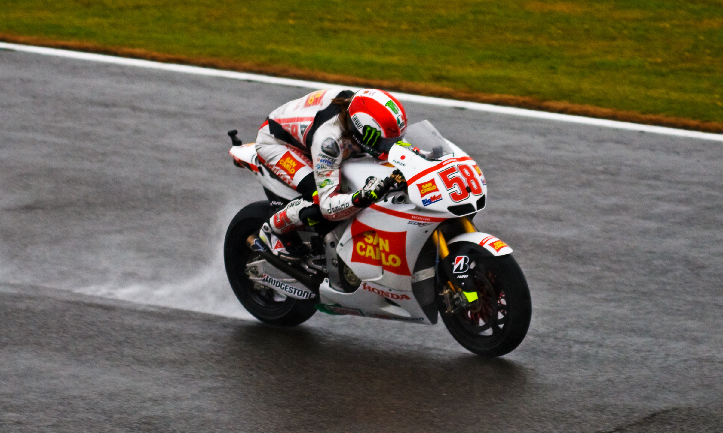 Marco_Simoncelli_2011.jpg