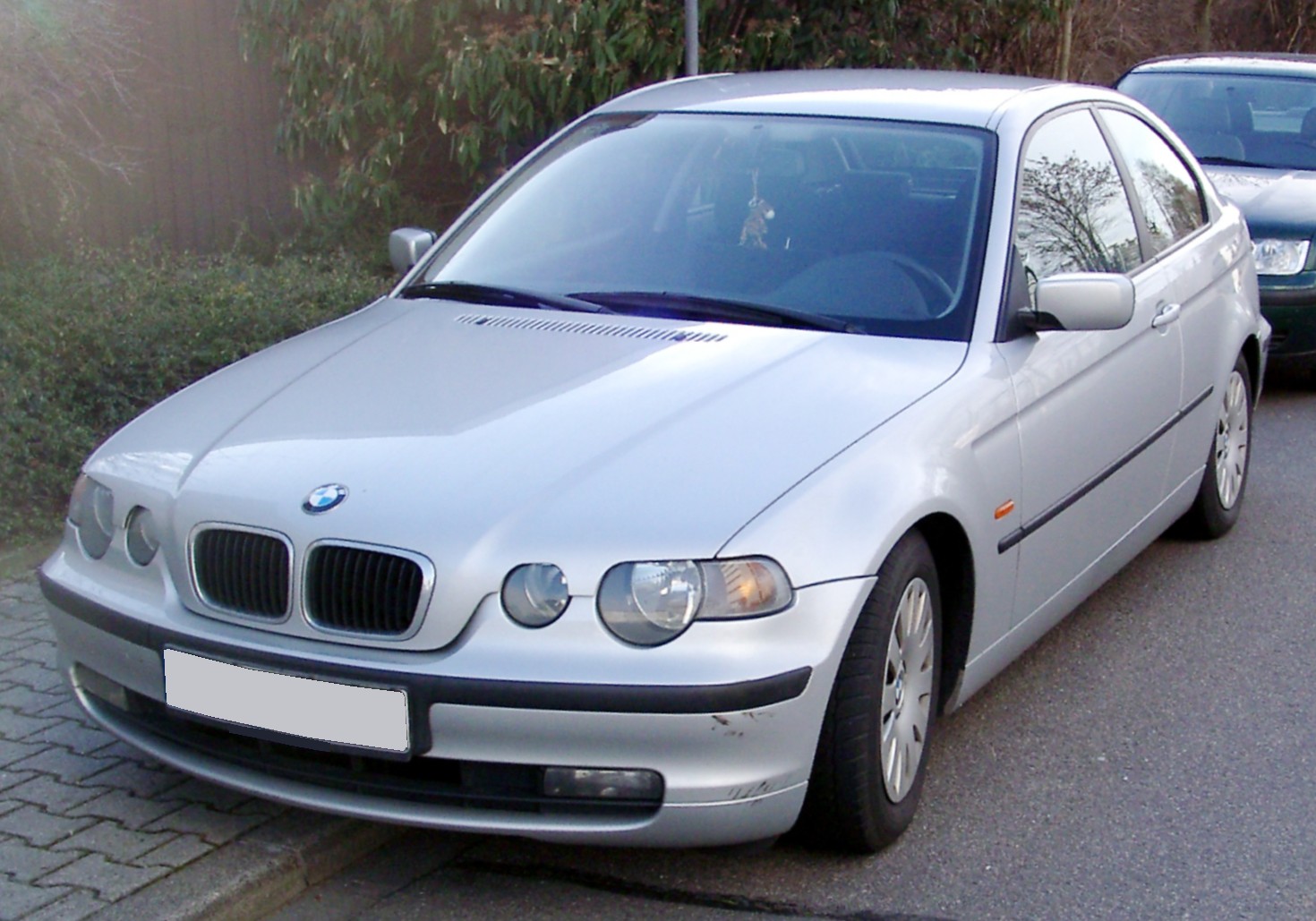 BMW_E46_Compact_front_20080123.jpg