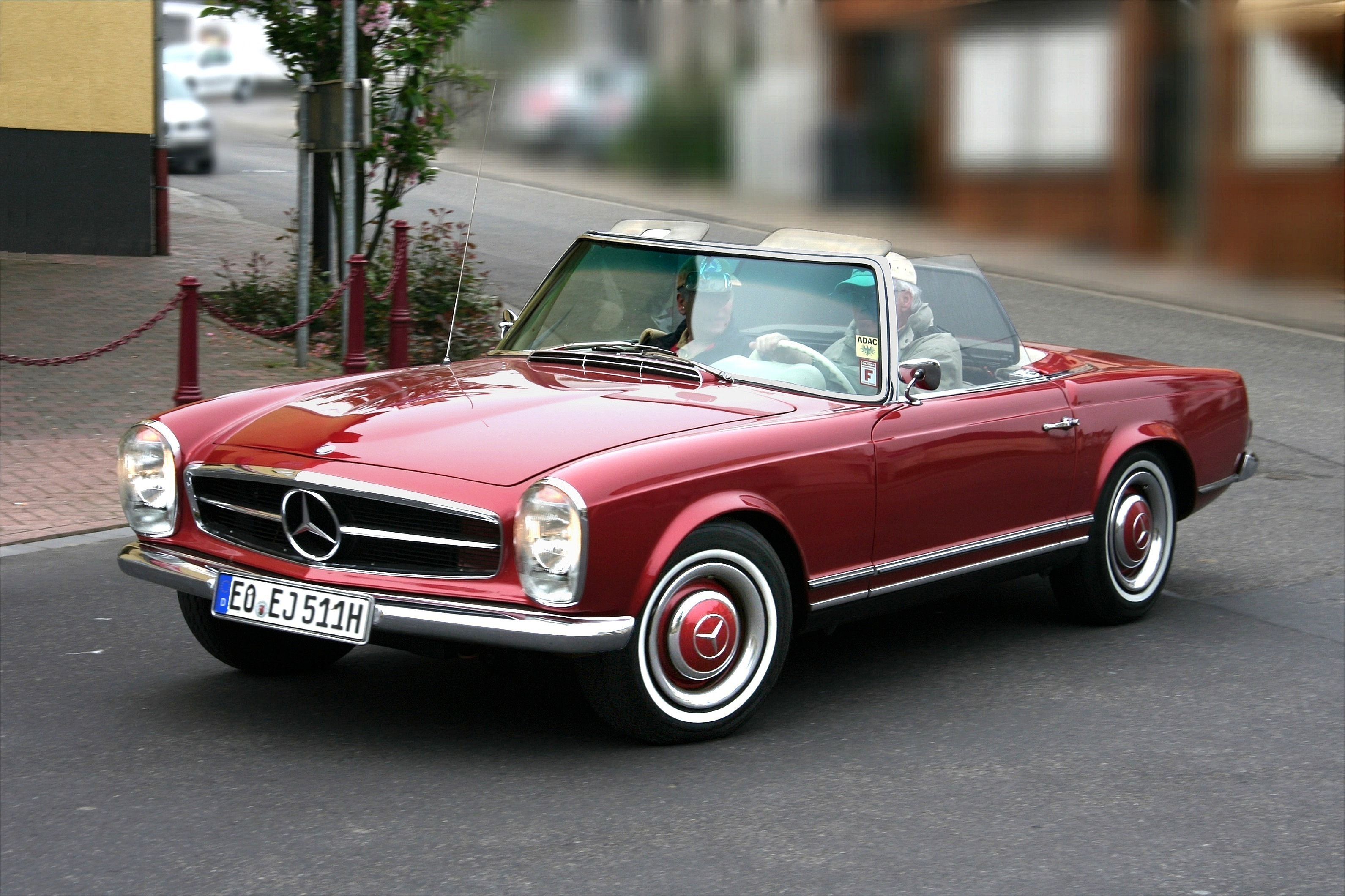 Mercedes-Benz_230_SL%2C_Bj._1964_%282009-05-01%29.jpg