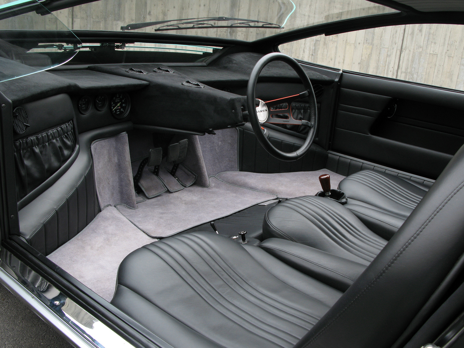 1968_ItalDesign_Bizzarrini_Manta_Interior_01.jpg