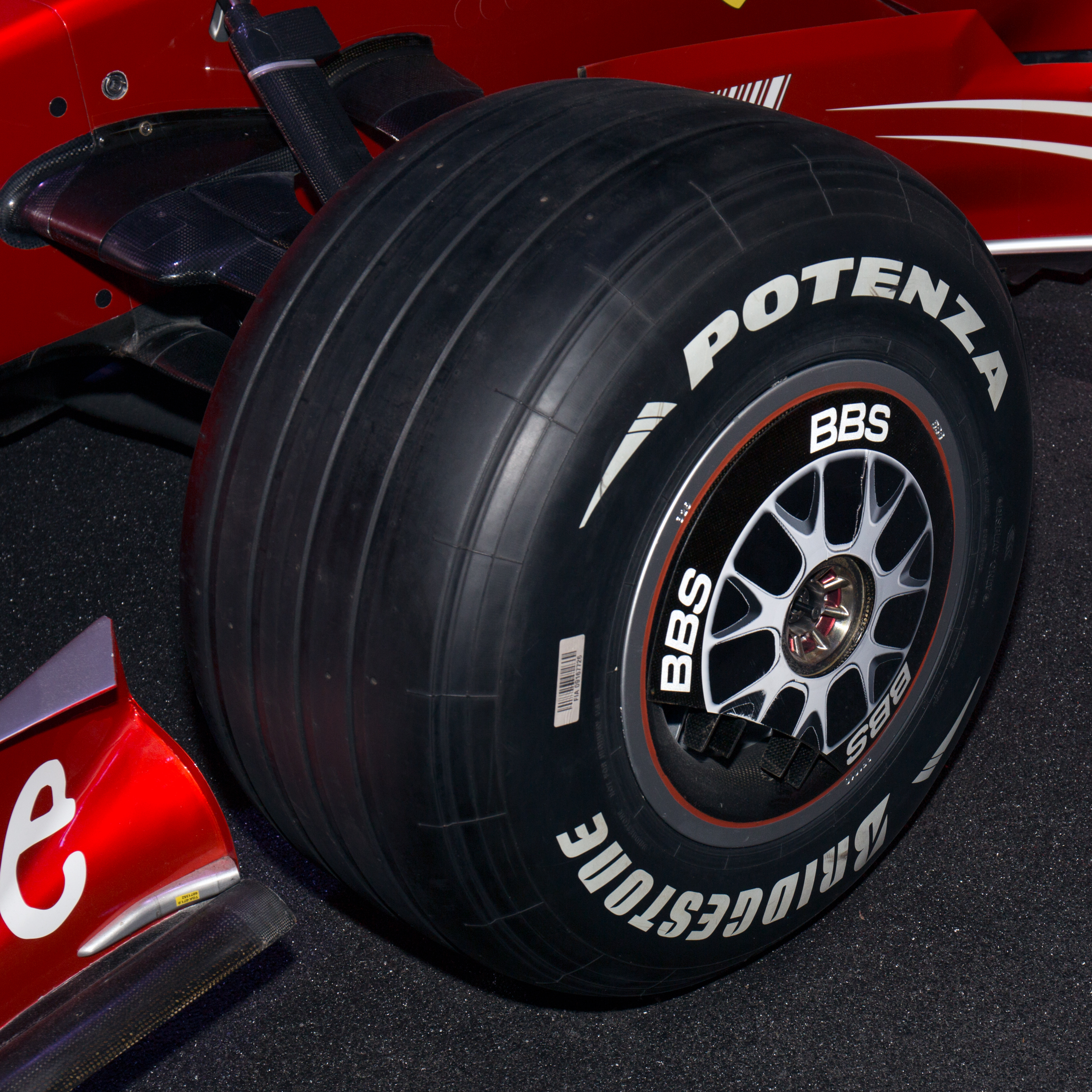 Ferrari_F2007_front_tire_Museo_Ferrari.jpg