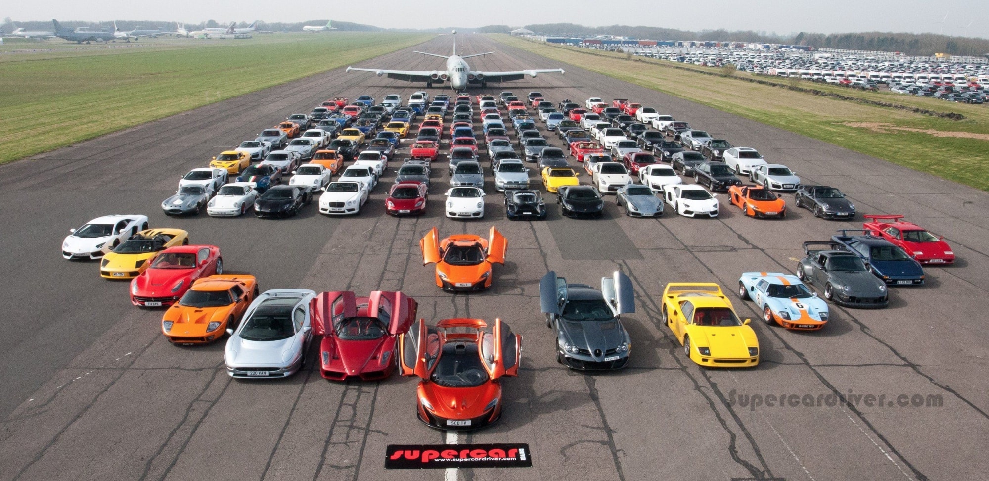 watch-150-supercars-in-a-traffic-jam-video-79502_1.jpg